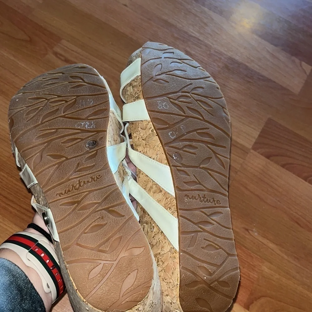 Nurture women’s white leather strap cork wedge Truth Sandals Size 9.5